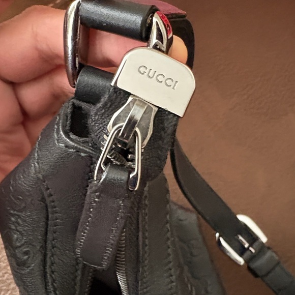 Gucci Black Embossed Leather Shoulder Bag - Picture 3 of 10